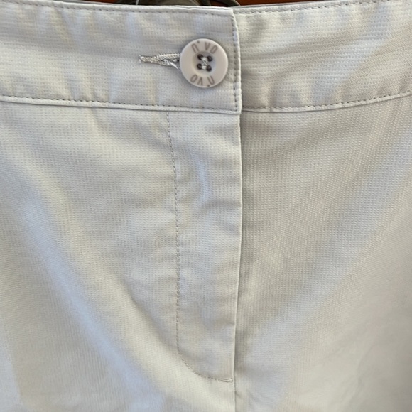 Nivo Women’s gray skort with zipper pockets size 14 preloved - Picture 2 of 9